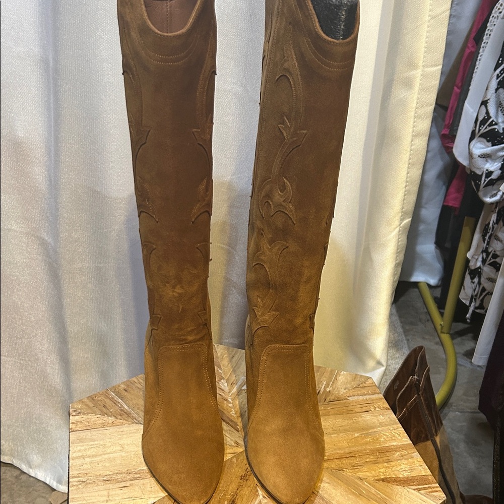 Ba&sh Caitlin cowboy boots in brown suede.